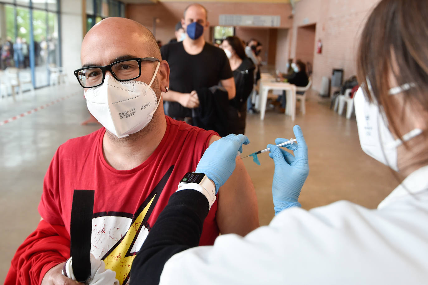 Fotos: Salud vacunó este domingo a más de 1.500 docentes en el Palacio de los Deportes de Murcia