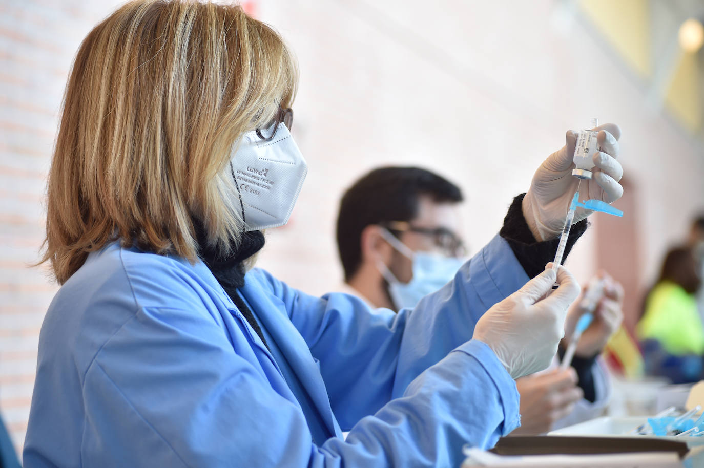 Fotos: Salud vacunó este domingo a más de 1.500 docentes en el Palacio de los Deportes de Murcia