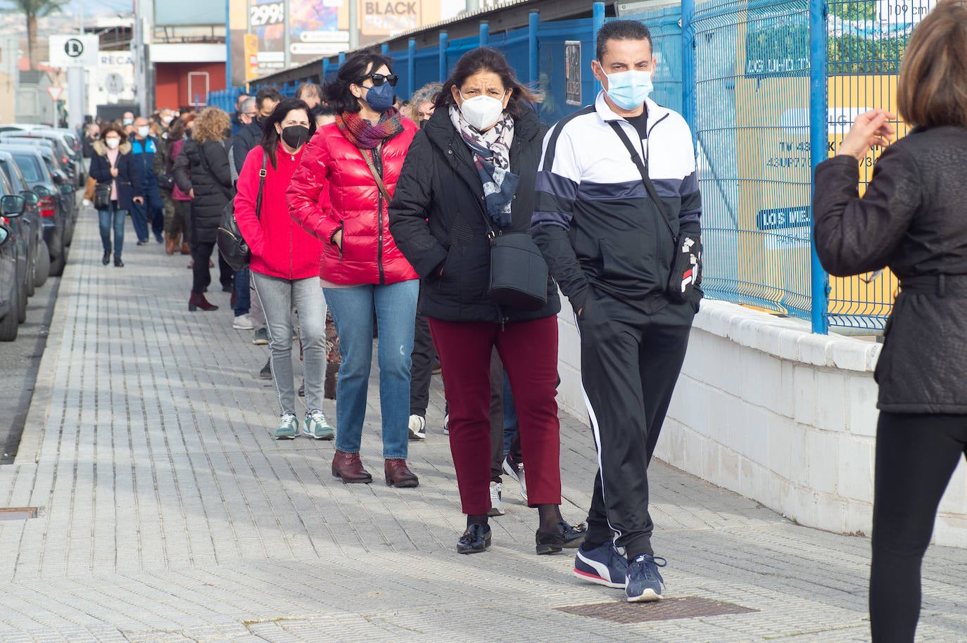 Fotos: Salud vacunó este domingo a más de 1.500 docentes en el Palacio de los Deportes de Murcia