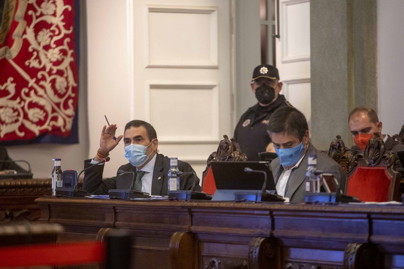 Fotos: El Pleno de Cartagena pide a la Comunidad que haga ya la vía de evacuación de Alumbres en caso de emergencia industrial