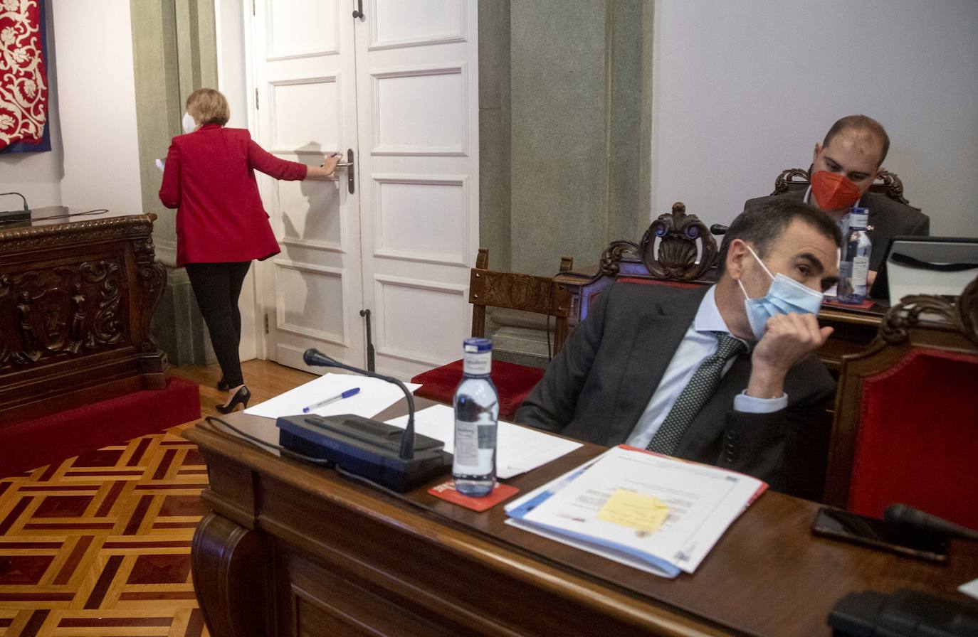 Fotos: El Pleno de Cartagena pide a la Comunidad que haga ya la vía de evacuación de Alumbres en caso de emergencia industrial