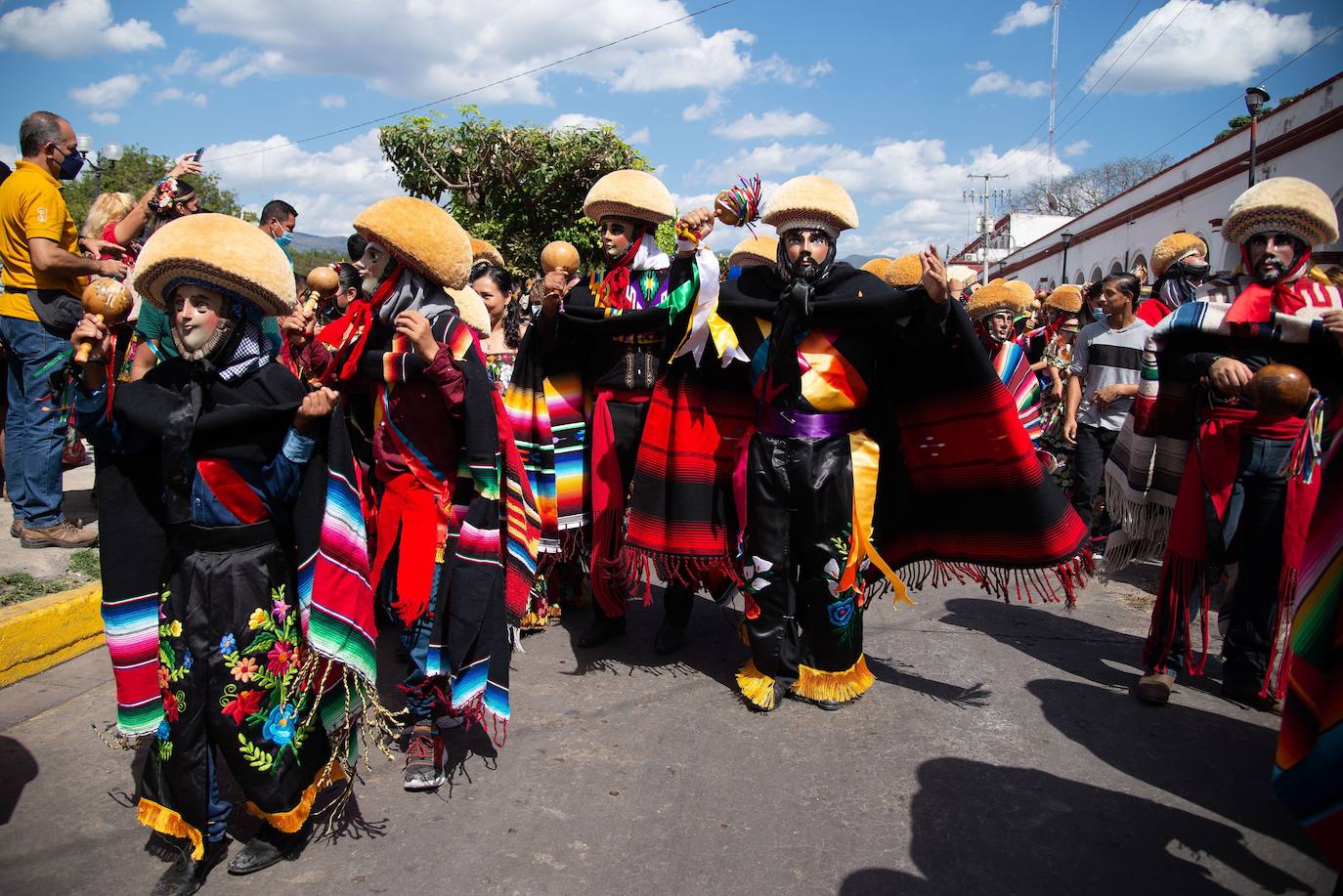 Fotos: Danzantes parachicos y mujeres chiapanecas