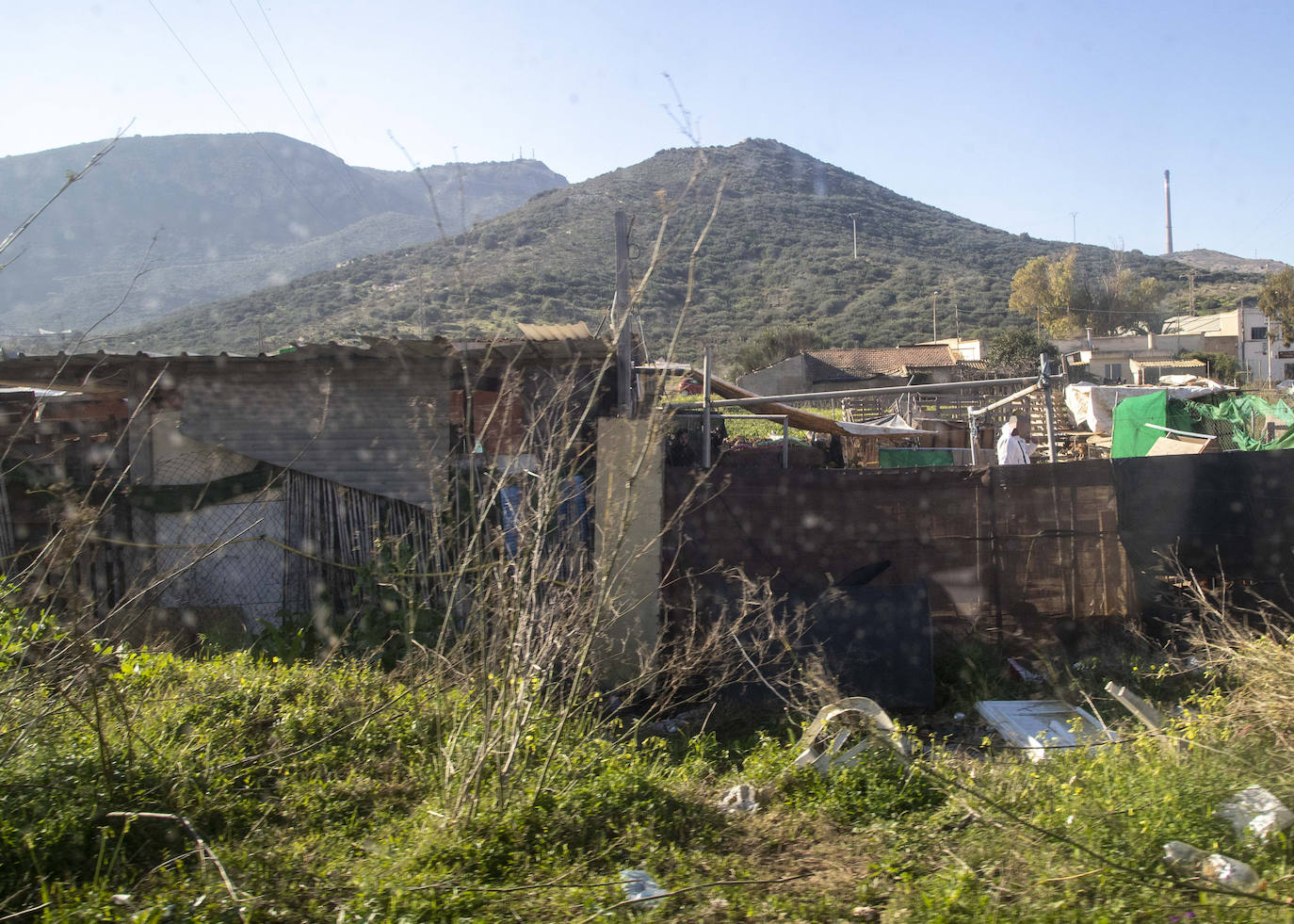 Fotos: Cuadras y corrales clandestinos se extienden junto a Lo Campano ante la pasividad municipal