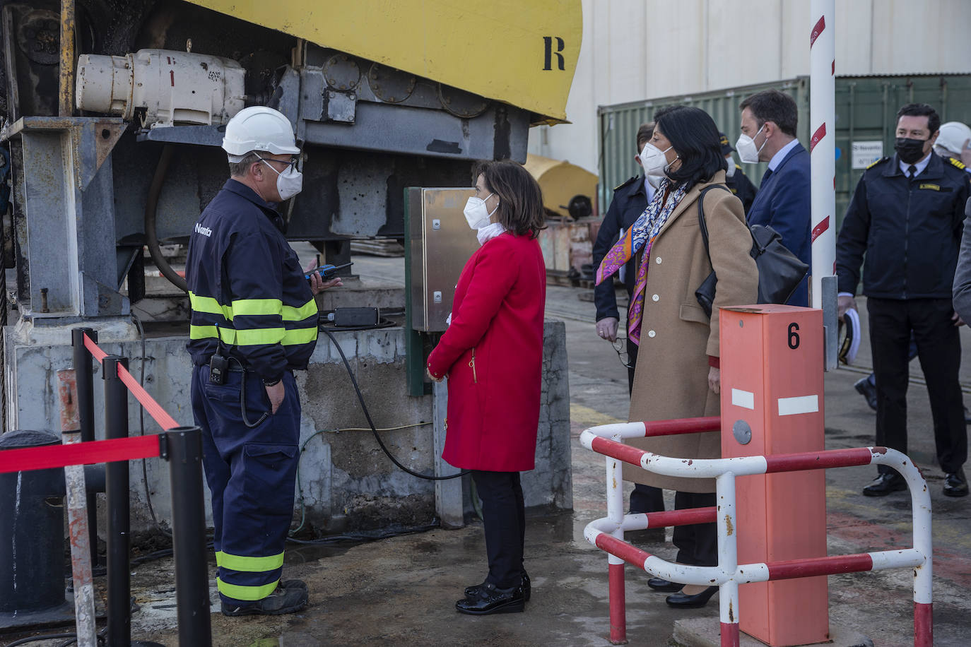 Fotos: Visita de la ministra de Defensa al astillero de Navantia en Cartagena