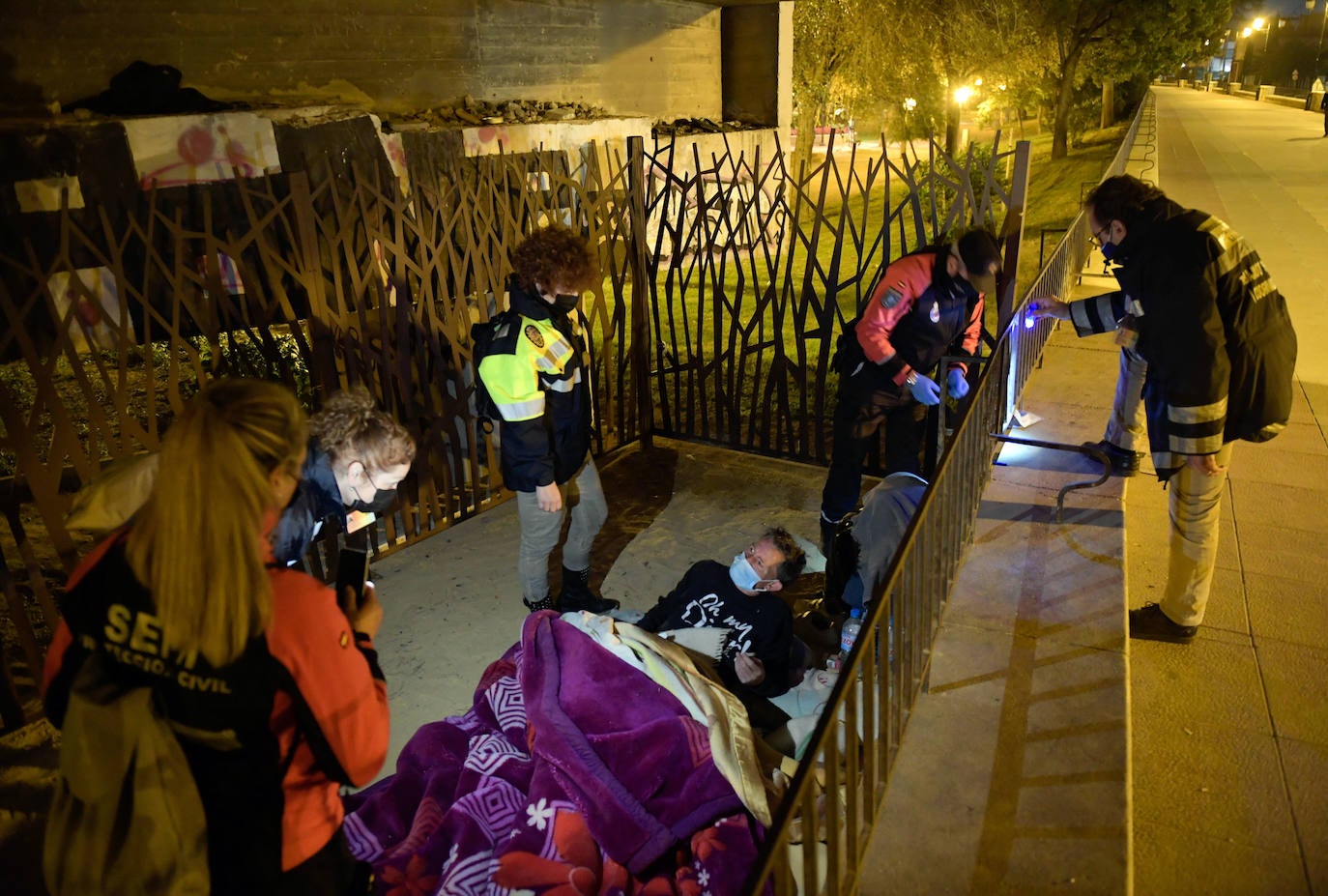 Fotos: El Semas asiste a más de 70 personas sin hogar durante la &#039;operación frío&#039;