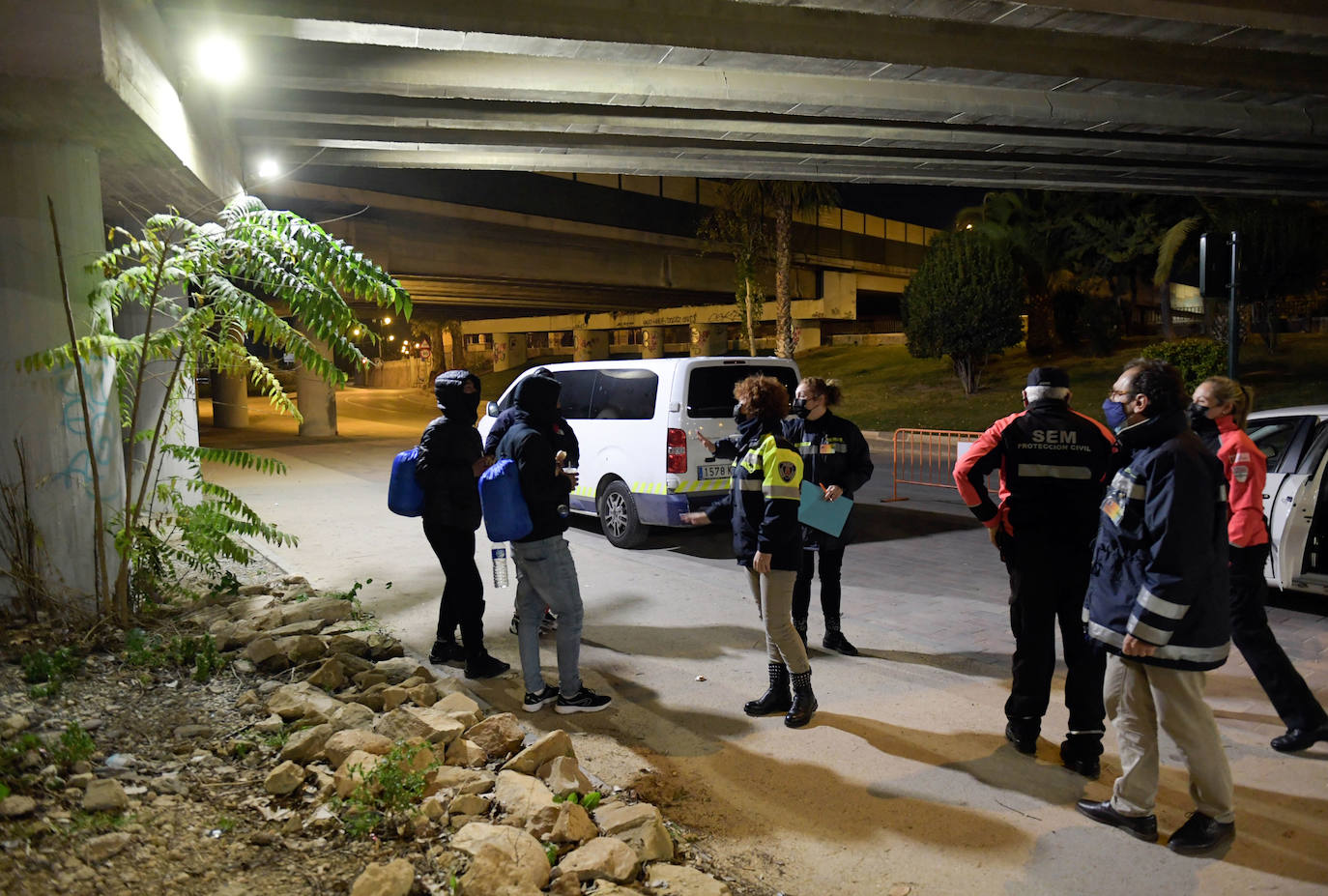 Fotos: El Semas asiste a más de 70 personas sin hogar durante la &#039;operación frío&#039;