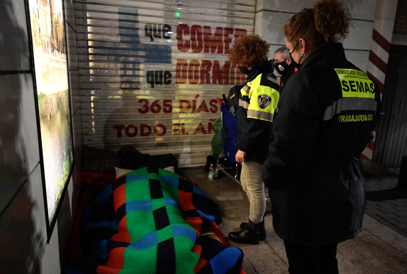 Fotos: El Semas asiste a más de 70 personas sin hogar durante la &#039;operación frío&#039;