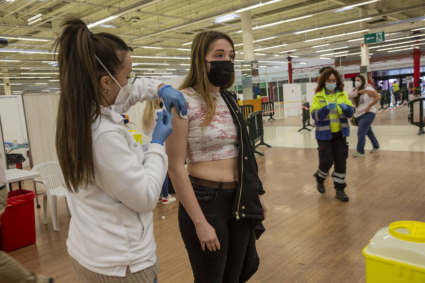Fotos: Los jóvenes reciben la tercera dosis de la vacuna en Cartagena
