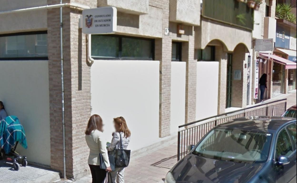 Fachada del Consulado de Ecuador en Murcia.