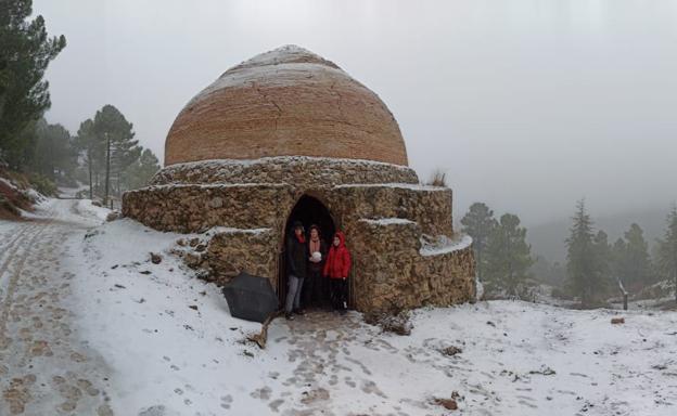 Imagen principal - Nieva en las zonas más altas de Sierra Espuña