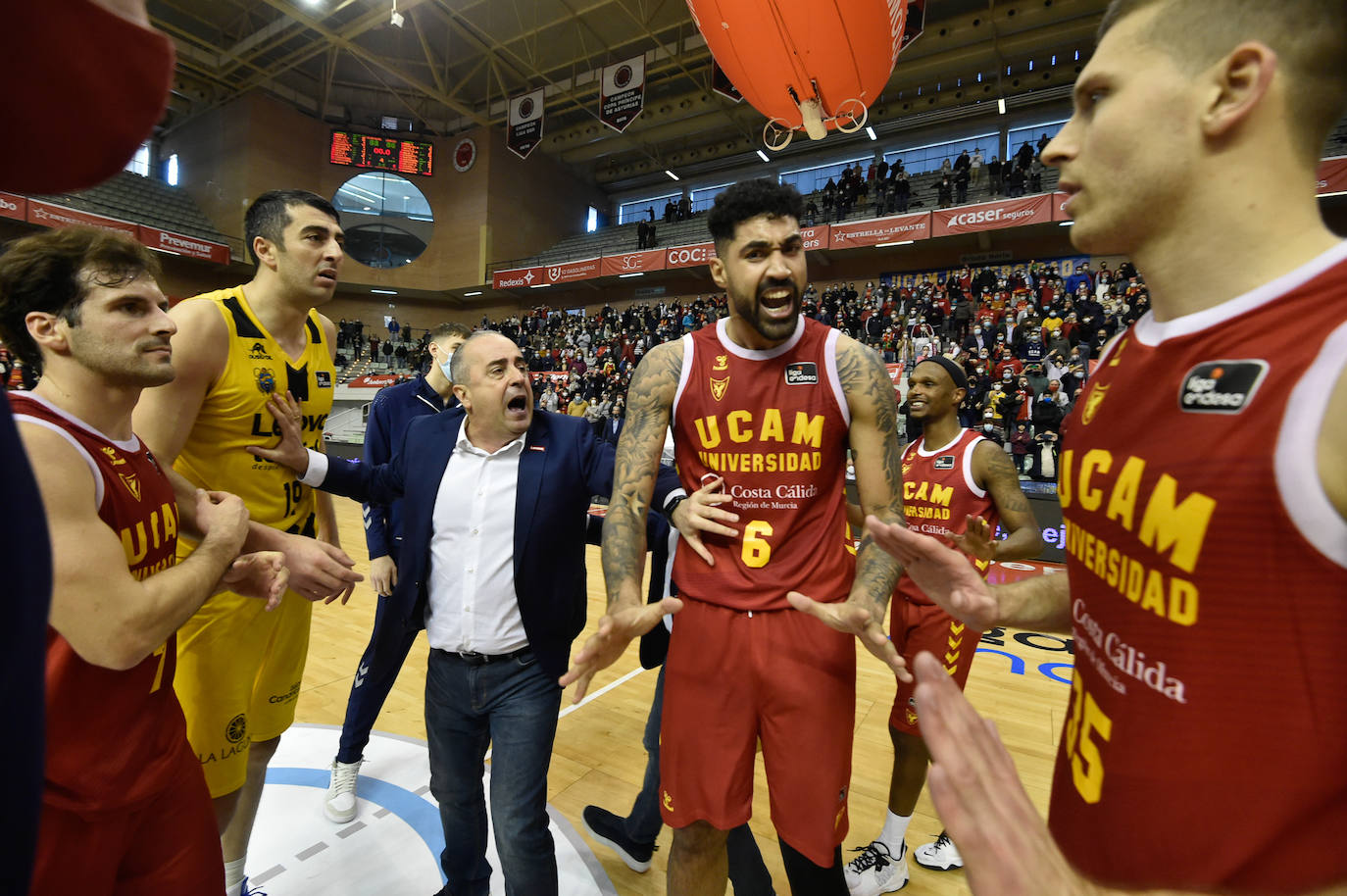 Fotos: El UCAM supera al Tenerife y se clasifica para la Copa del Rey