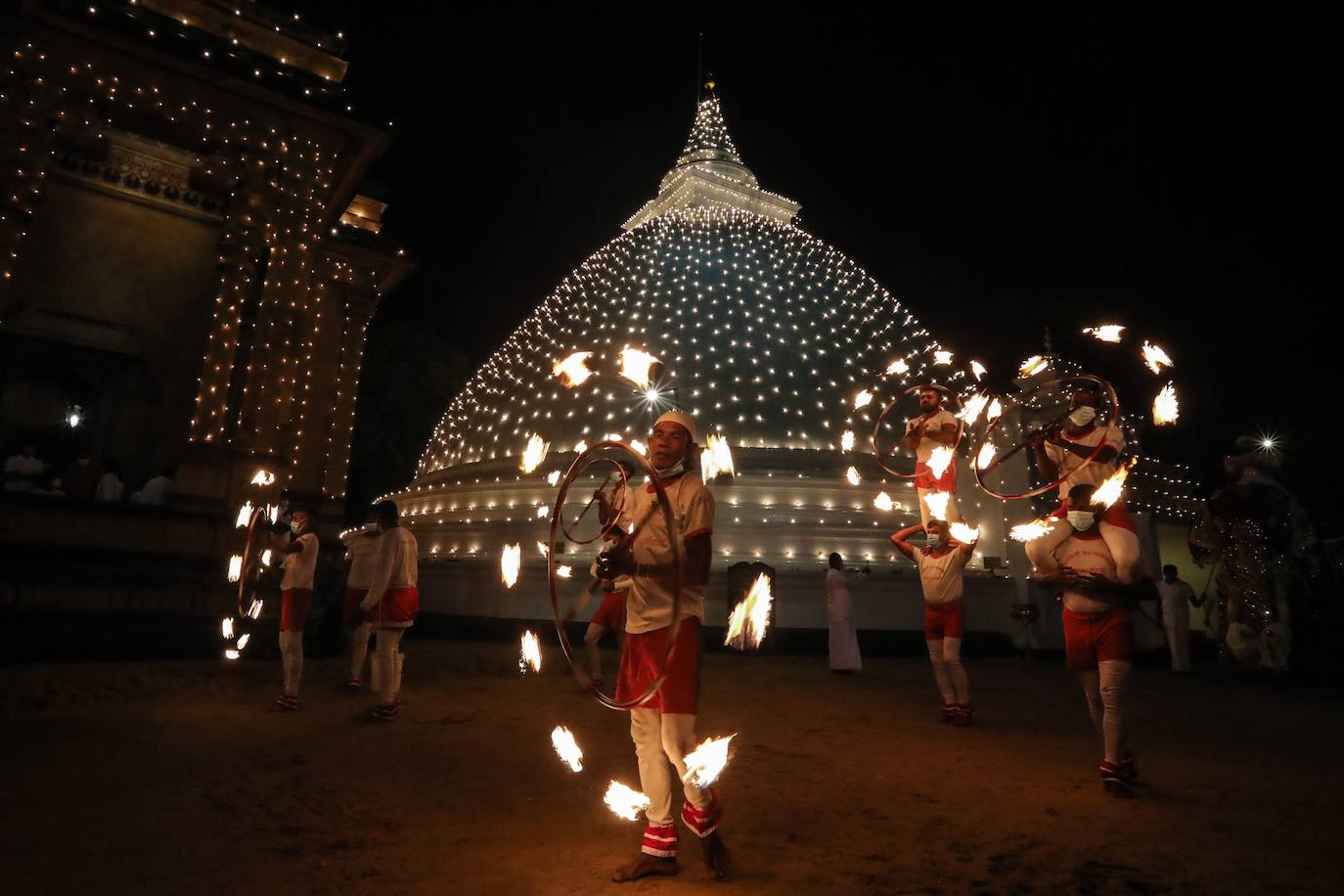 Fotos: Procesión religiosa en Sri Lanka