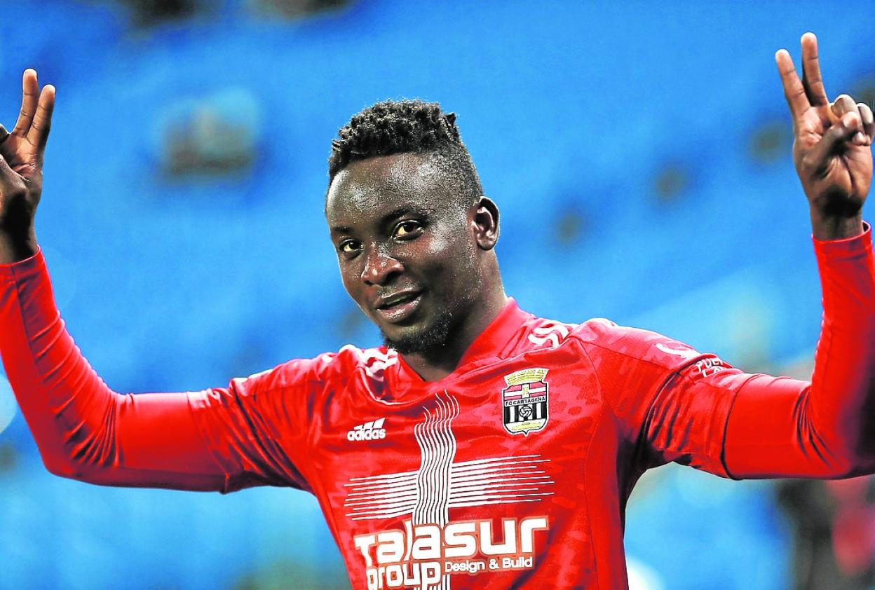 Mo Dauda, decisivo anoche en San Sebastián, celebra el gol de la victoria. 