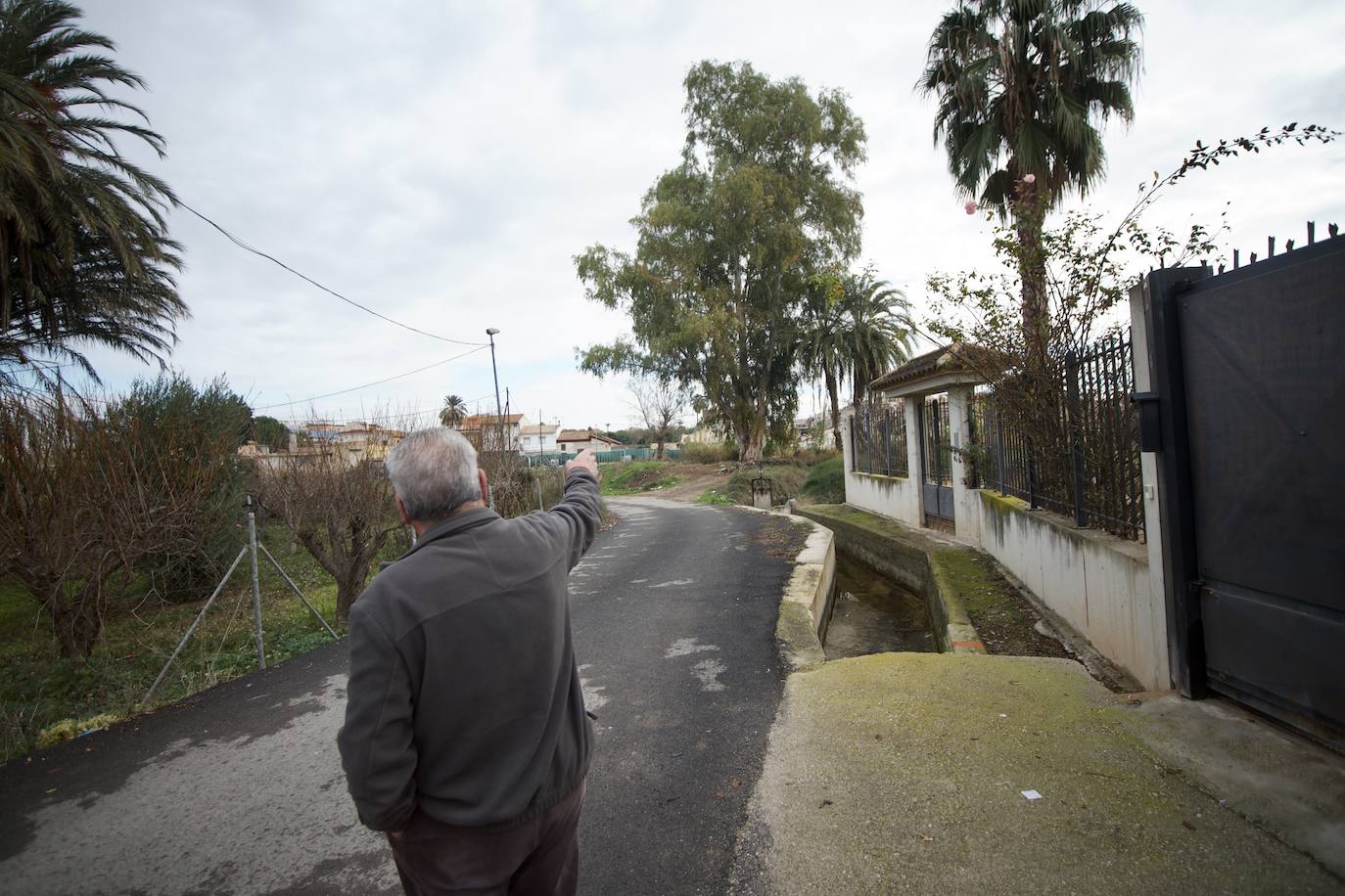 Fotos: Vecinos de La Albatalía denuncian «botellones y amenazas» en la huerta