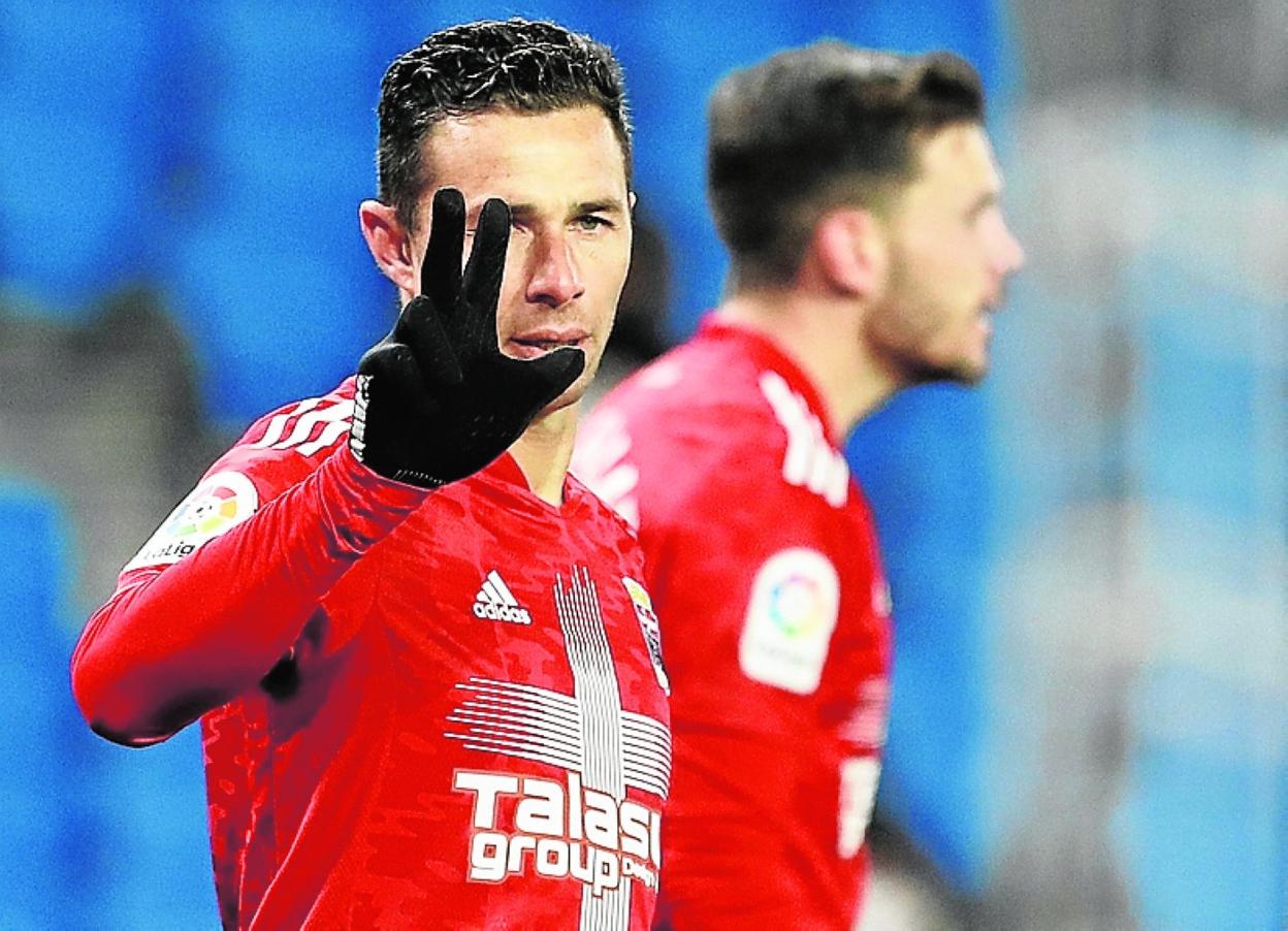 Rubén Castro celebra su gol en Anoeta, el pasado lunes. 