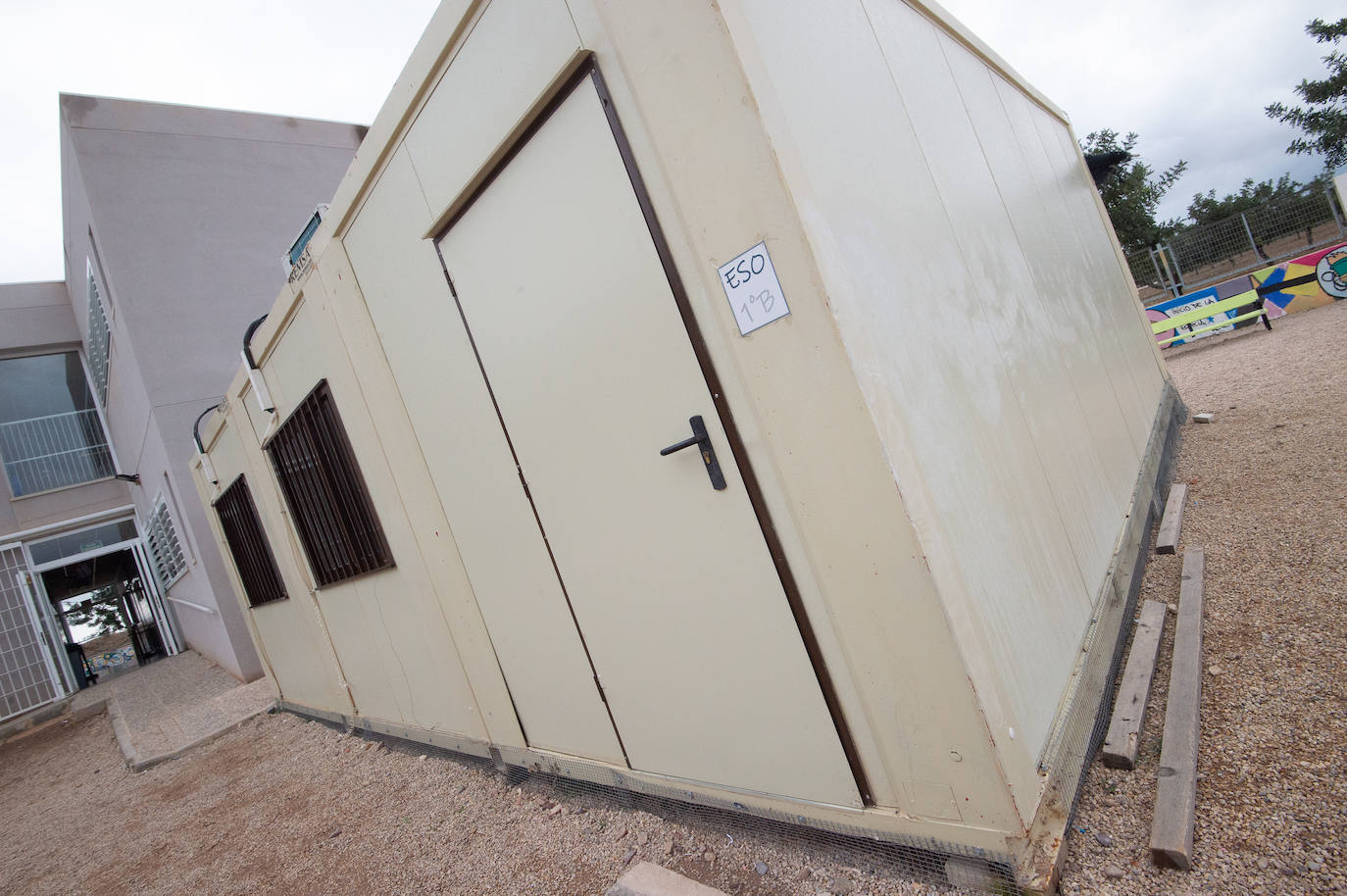 Fotos: Sin calefacción y con las ventanas abiertas en el colegio de Corvera