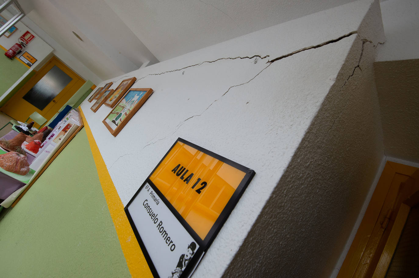 Fotos: Sin calefacción y con las ventanas abiertas en el colegio de Corvera