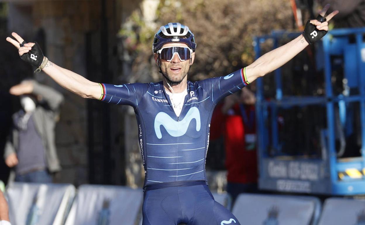 Alejandro Valverde celebra su victoria, este sábado, en la llegada a meta.