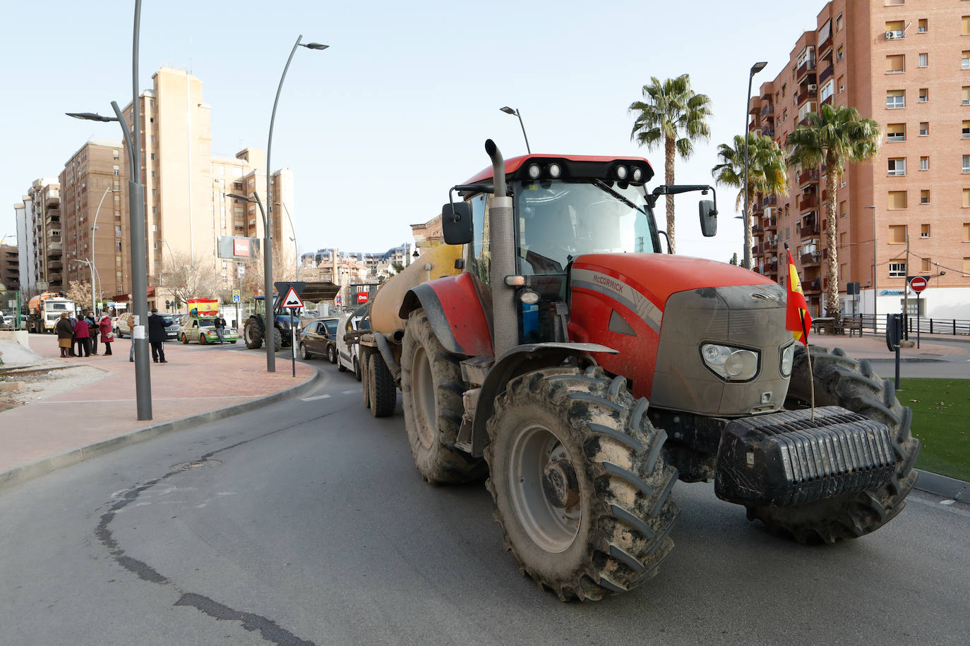 Fotos: Los ganaderos invaden el Centro de Desarrollo Local de Lorca durante una manifestación del sector