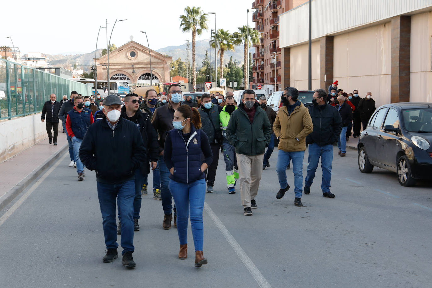 Fotos: Los ganaderos invaden el Centro de Desarrollo Local de Lorca durante una manifestación del sector