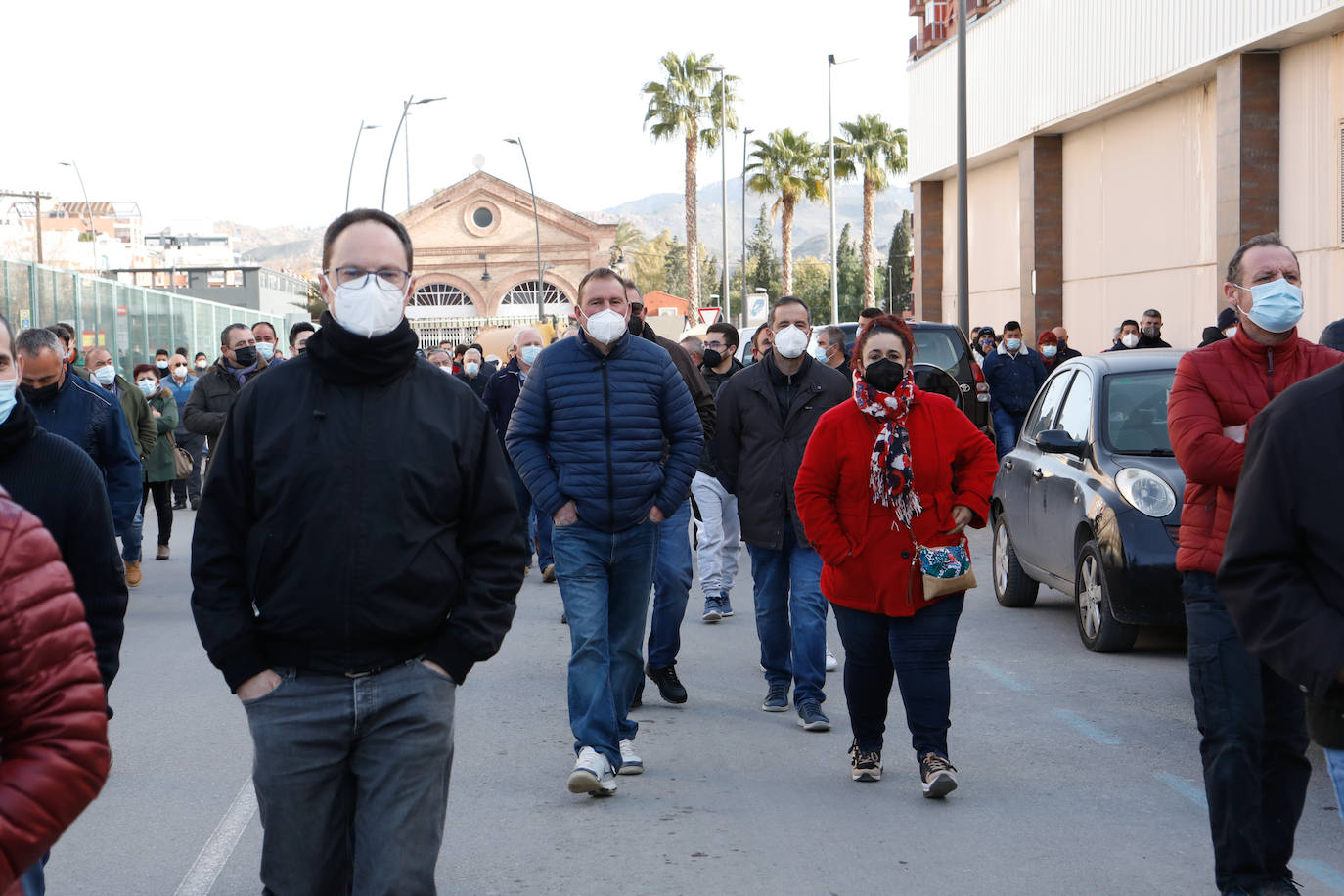 Fotos: Los ganaderos invaden el Centro de Desarrollo Local de Lorca durante una manifestación del sector