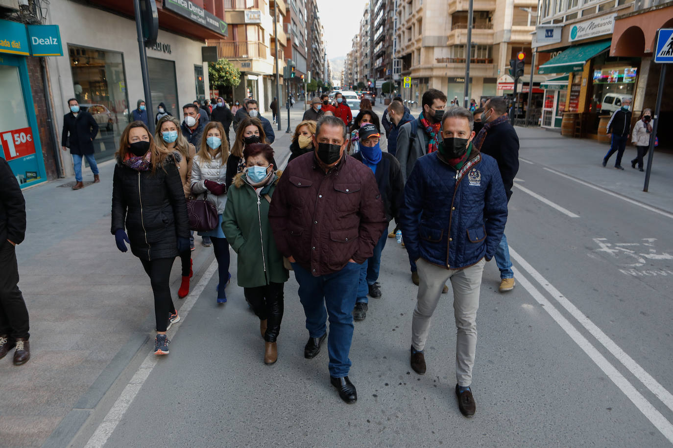 Fotos: Los ganaderos invaden el Centro de Desarrollo Local de Lorca durante una manifestación del sector