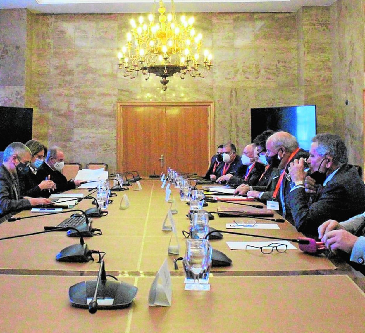 La reunión celebrada ayer entre la ministra y Fenacore. 