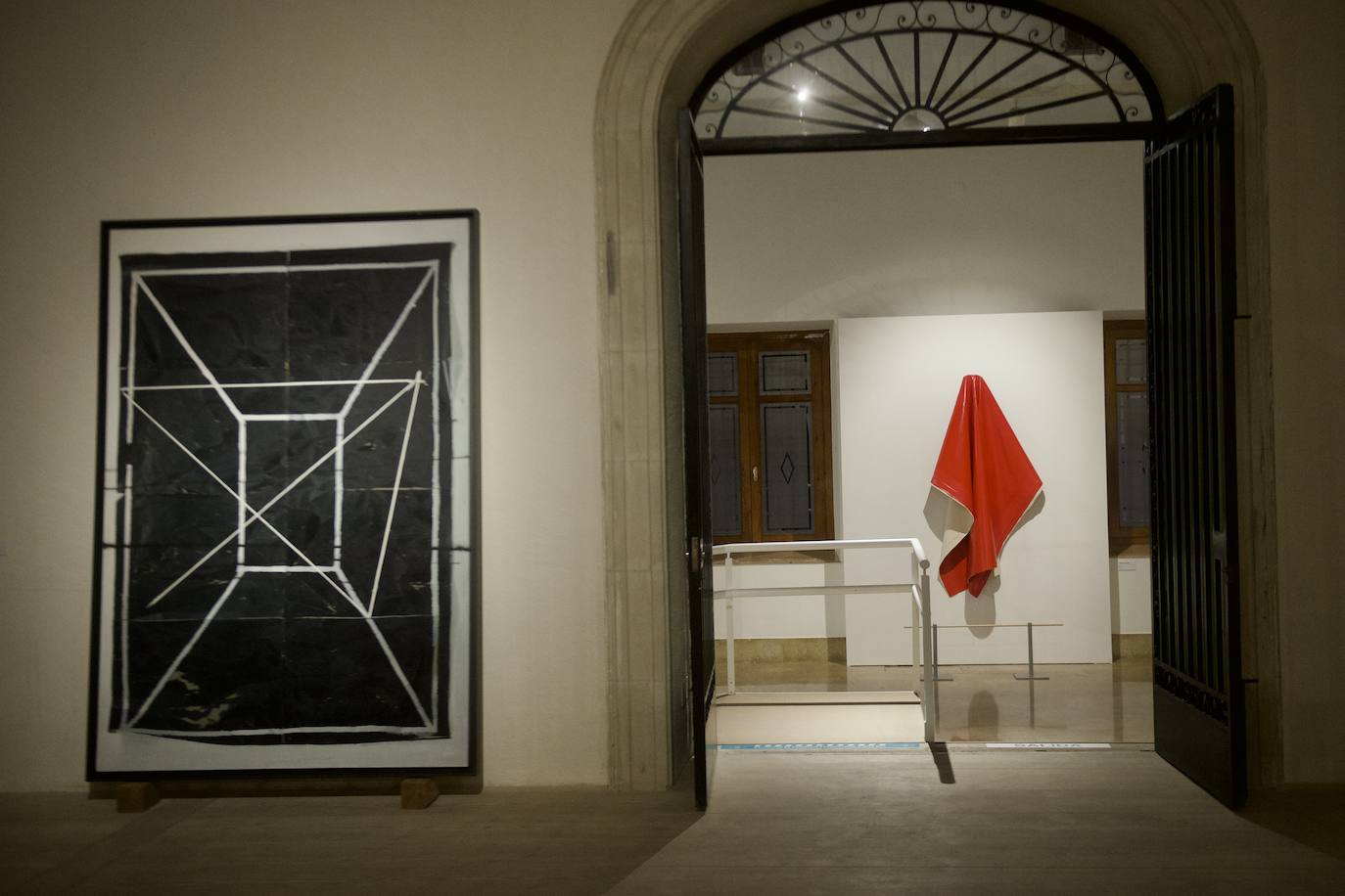 Fotos: La exposición &#039;Atlas, coordenadas e identidades&#039; reúne en San Esteban obras maestras de la pintura del siglo XX