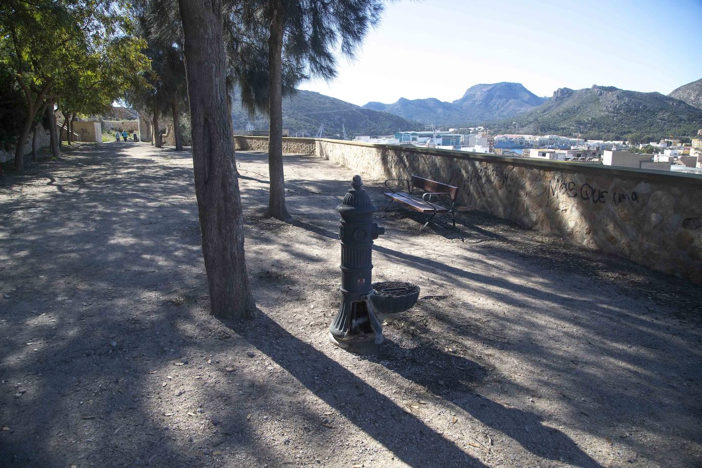Fotos: Parques infantiles deteriorados en Cartagena