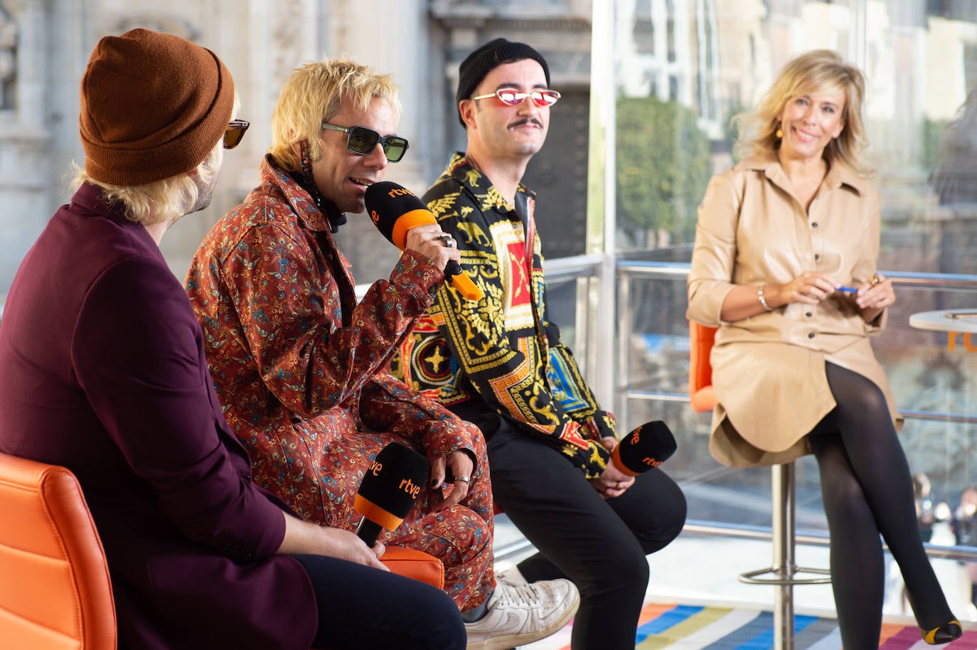 Fotos: Varry Brava pasa por el autobús de &#039;La Gran Consulta&#039; de RTVE que paró este jueves en Murcia