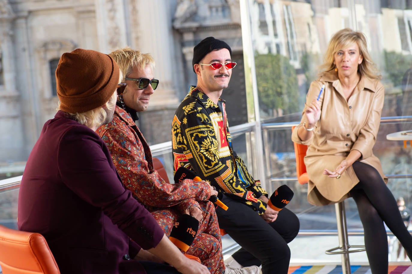 Fotos: Varry Brava pasa por el autobús de &#039;La Gran Consulta&#039; de RTVE que paró este jueves en Murcia