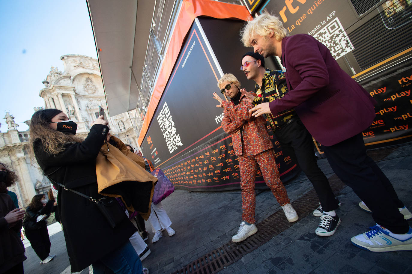 Fotos: Varry Brava pasa por el autobús de &#039;La Gran Consulta&#039; de RTVE que paró este jueves en Murcia