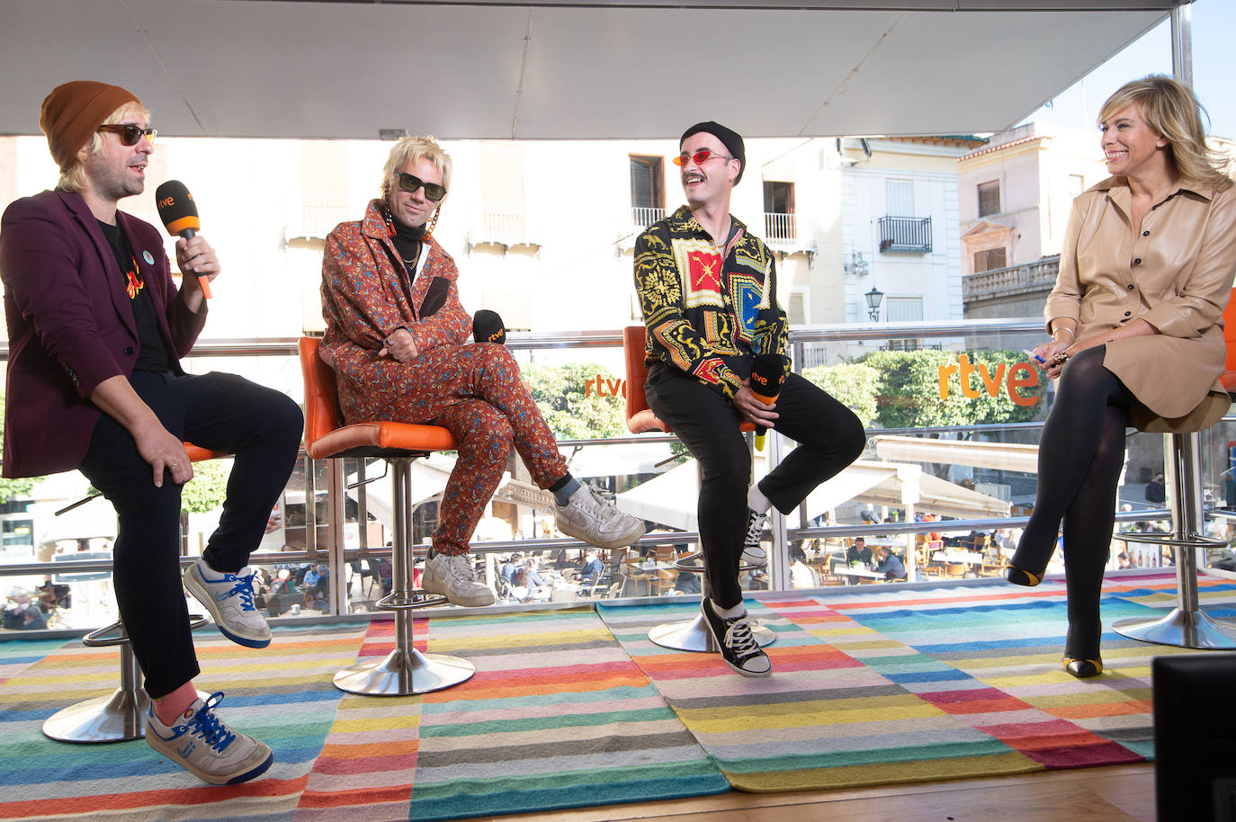 Fotos: Varry Brava pasa por el autobús de &#039;La Gran Consulta&#039; de RTVE que paró este jueves en Murcia