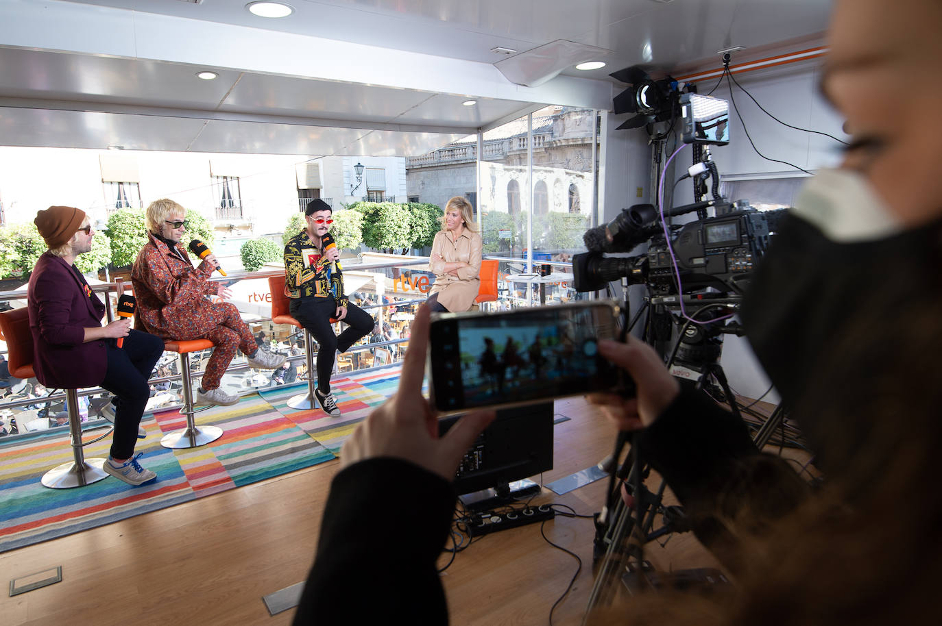 Fotos: Varry Brava pasa por el autobús de &#039;La Gran Consulta&#039; de RTVE que paró este jueves en Murcia