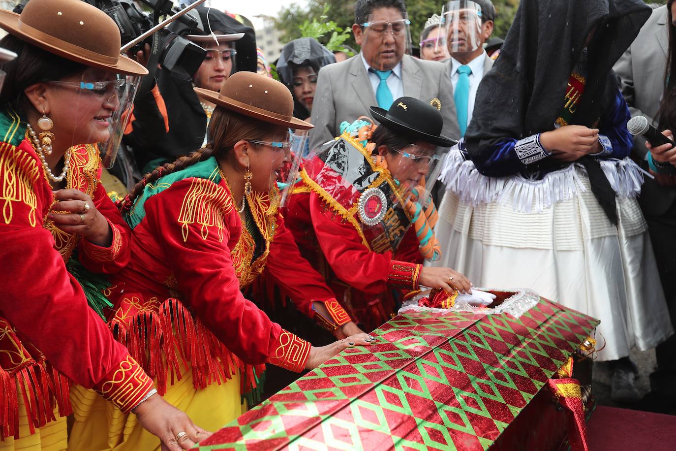 Fotos: Un beso y una vacuna para el Pepino