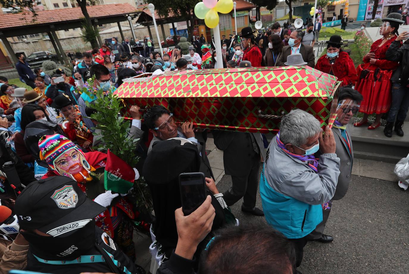 Fotos: Un beso y una vacuna para el Pepino