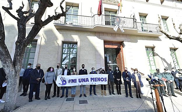 La Región de Murcia guarda un minuto de silencio por la menor asesinada en Totana