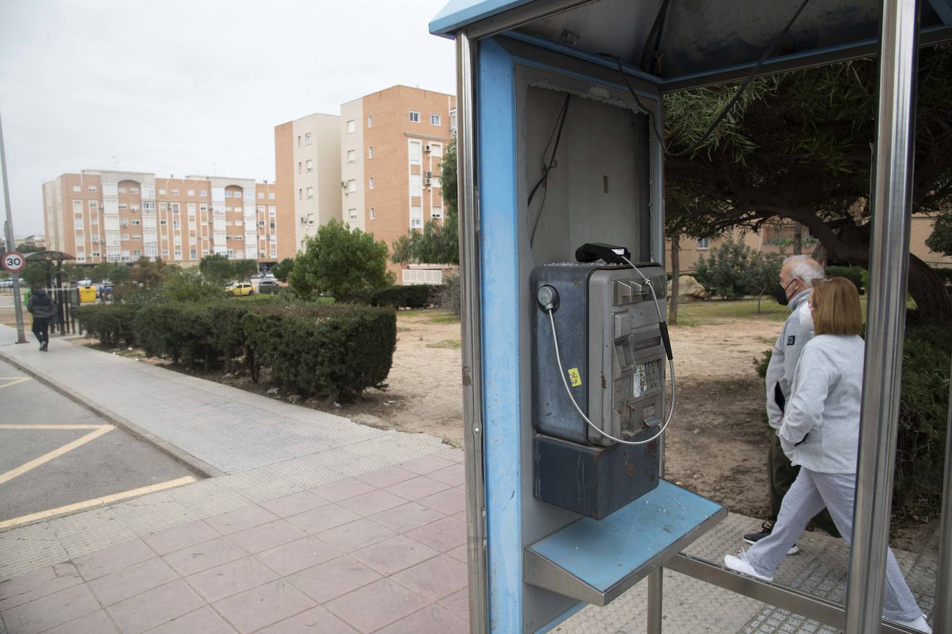 Fotos: Los continuos actos vandálicos irritan y ponen en guardia a los vecinos de Nueva Cartagena