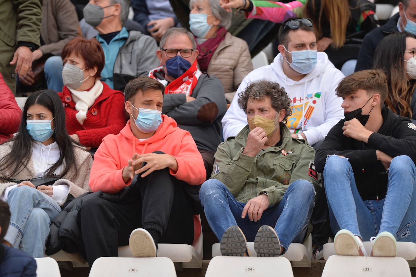 Fotos: Búscate en las gradas del Enrique Roca