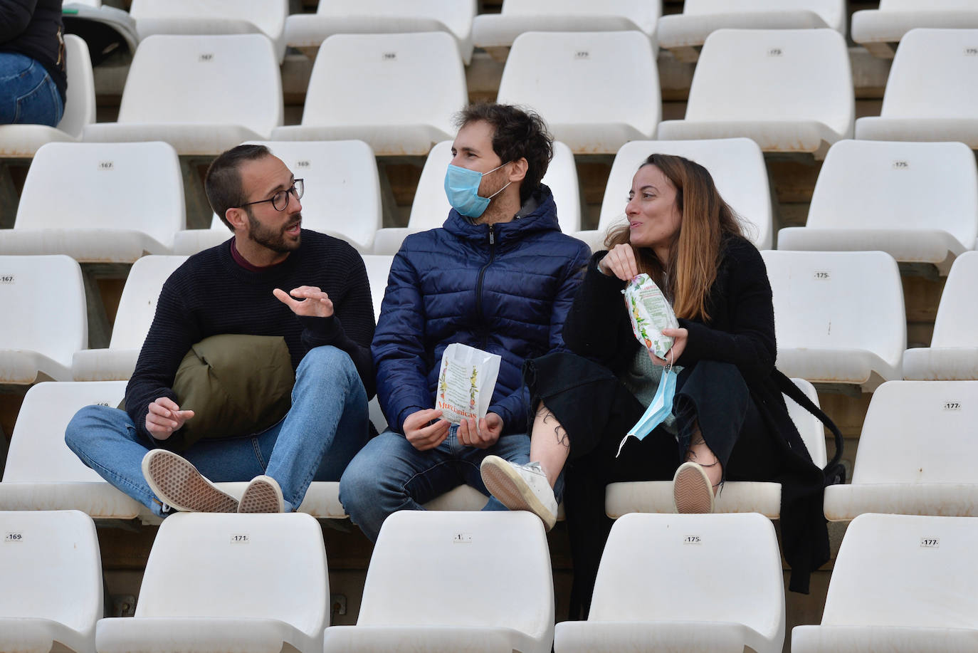 Fotos: Búscate en las gradas del Enrique Roca