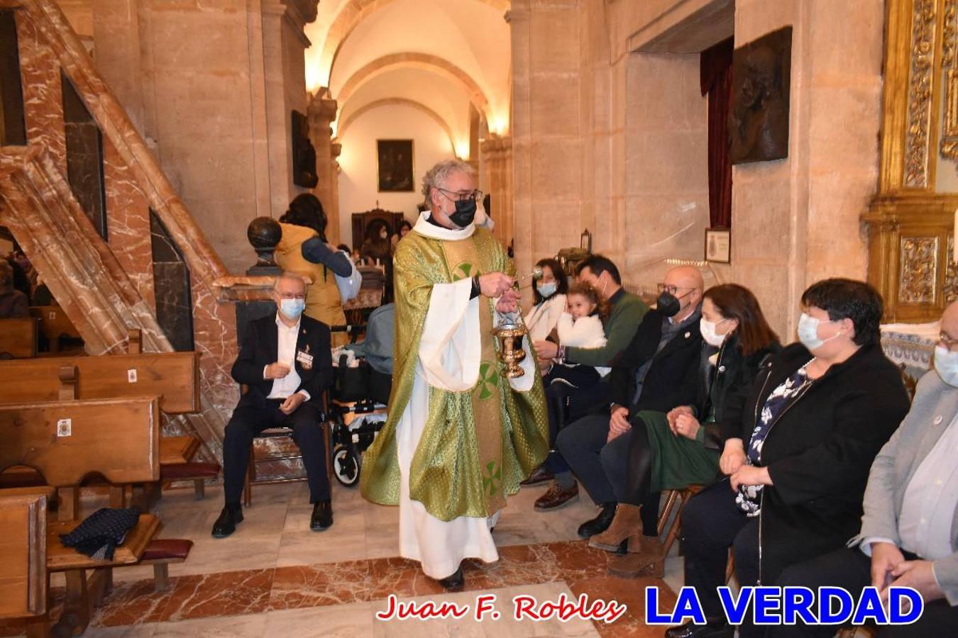 Una treintena de niños participaron el pasado domingo en la ceremonia de bendición y presentación de los recién nacidos a la Vera Cruz celebrada en la basílica