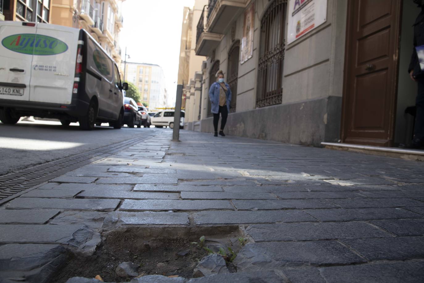 Fotos: Las calles de las procesiones acusan la falta de conservación del pavimento en Cartagena