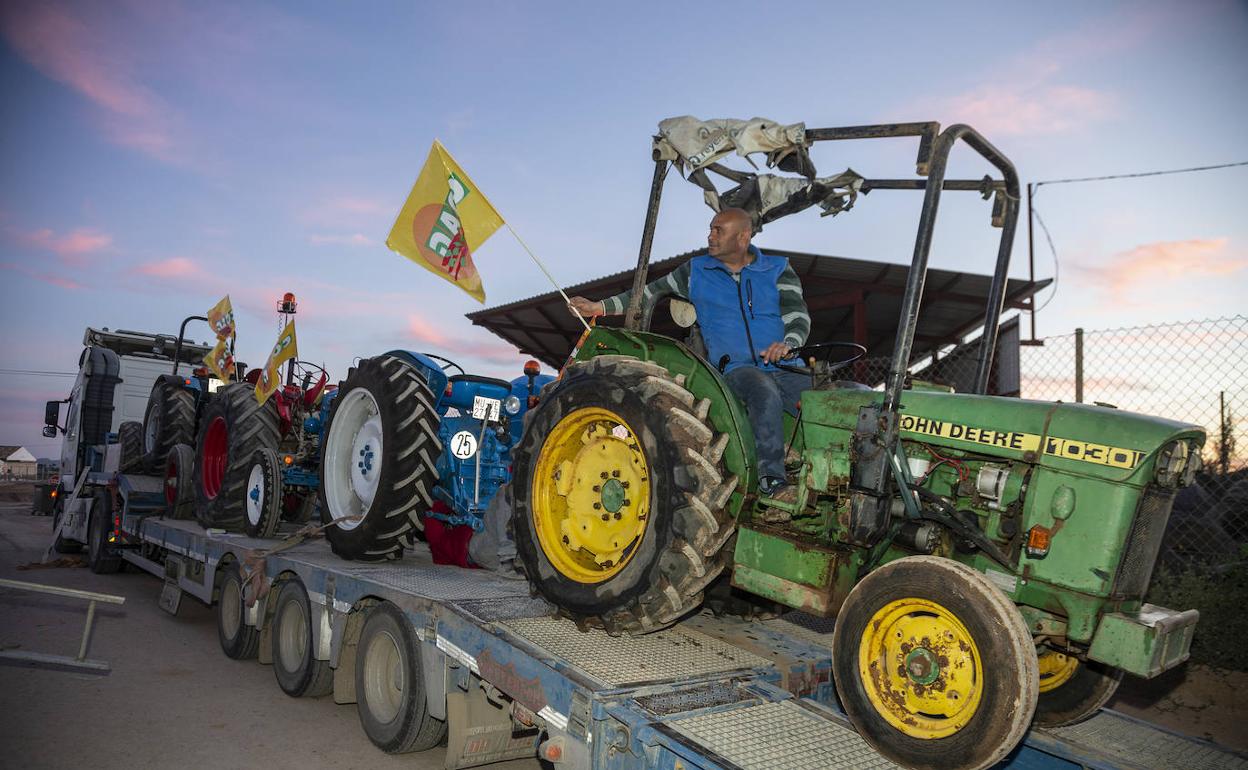 Los agricultores de Cartagena se preparan para la manifestación. 