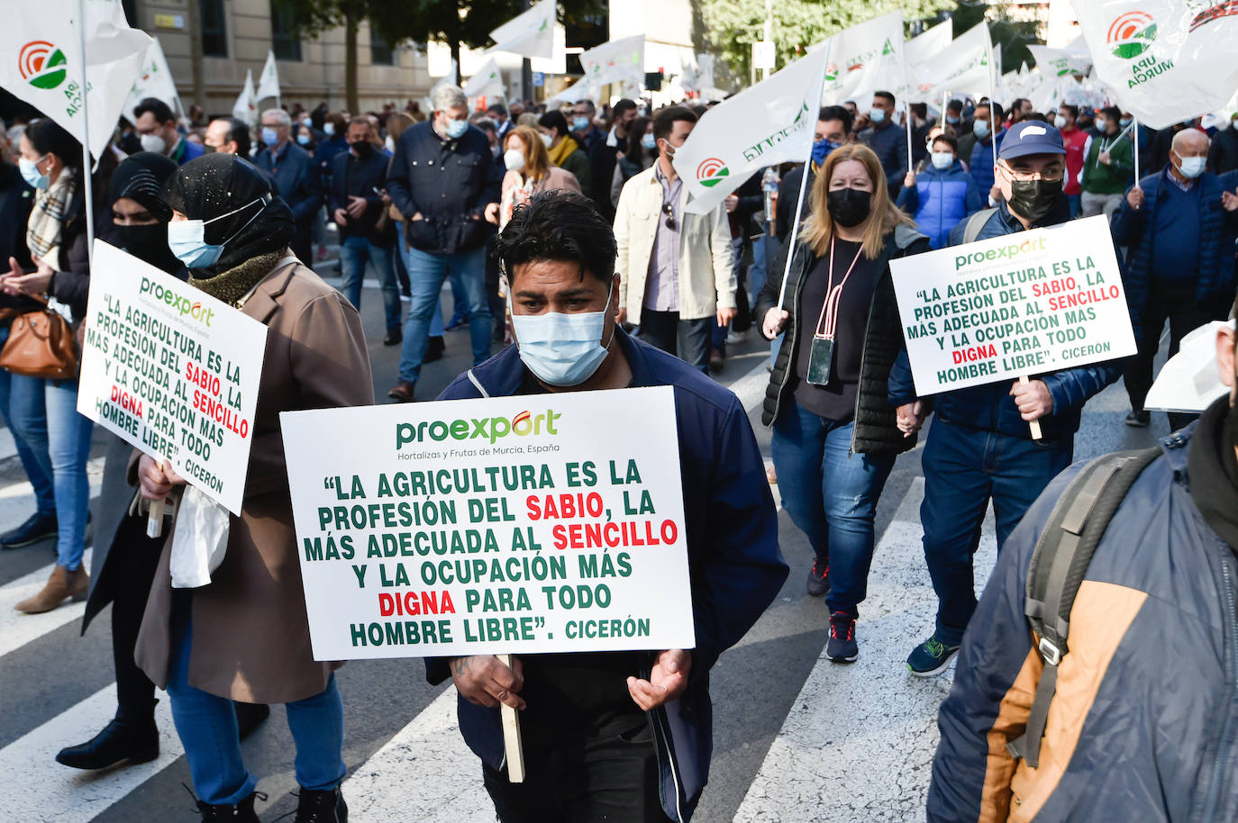 Fotos: Los agricultores salen a la calle en Murcia por la mejora del sector