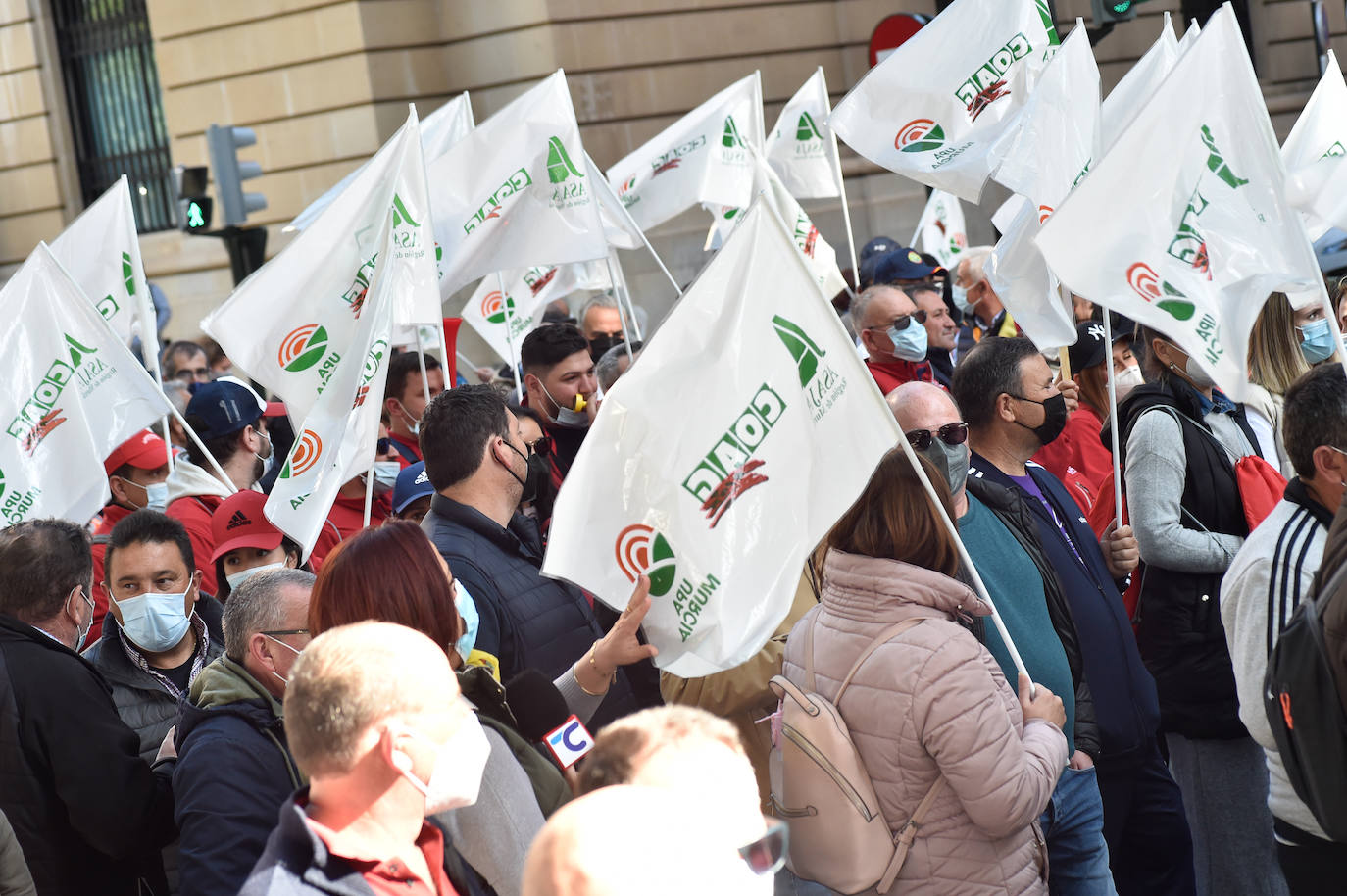 Fotos: Los agricultores salen a la calle en Murcia por la mejora del sector