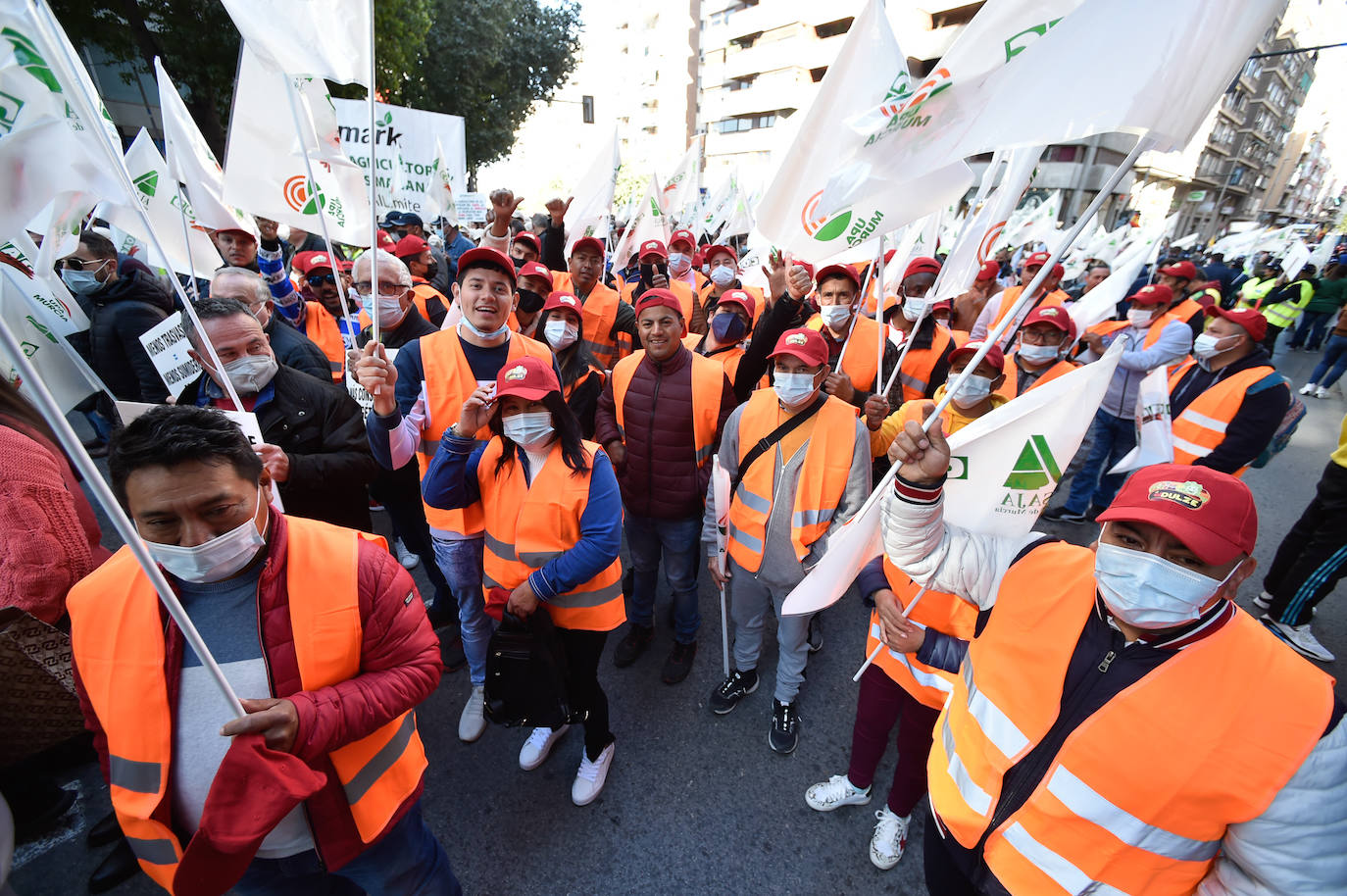 Fotos: Los agricultores salen a la calle en Murcia por la mejora del sector