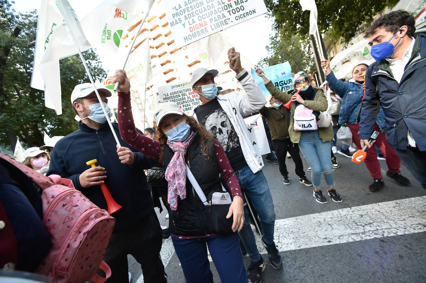 Fotos: Los agricultores salen a la calle en Murcia por la mejora del sector