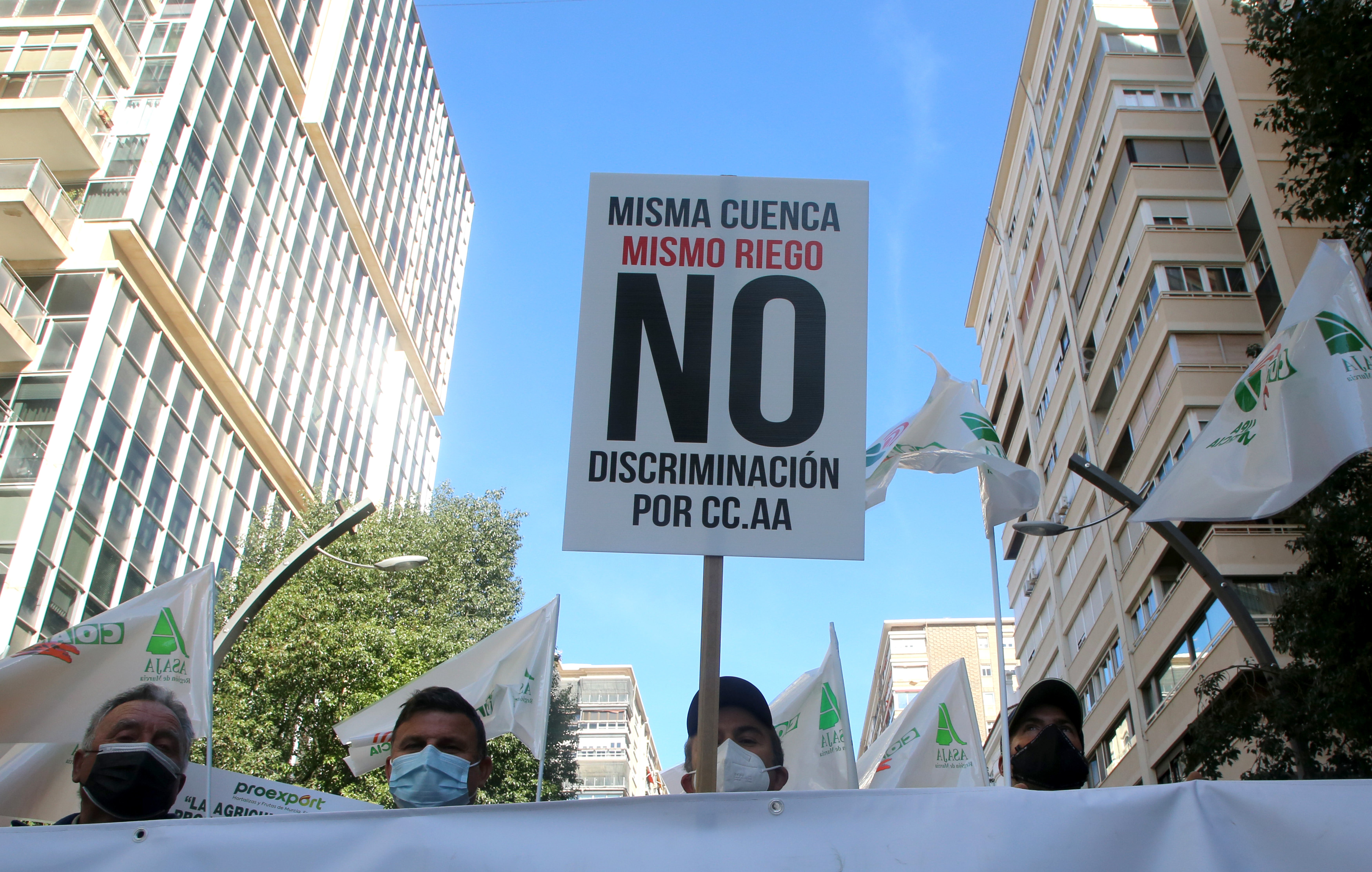 Fotos: Los agricultores salen a la calle en Murcia por la mejora del sector