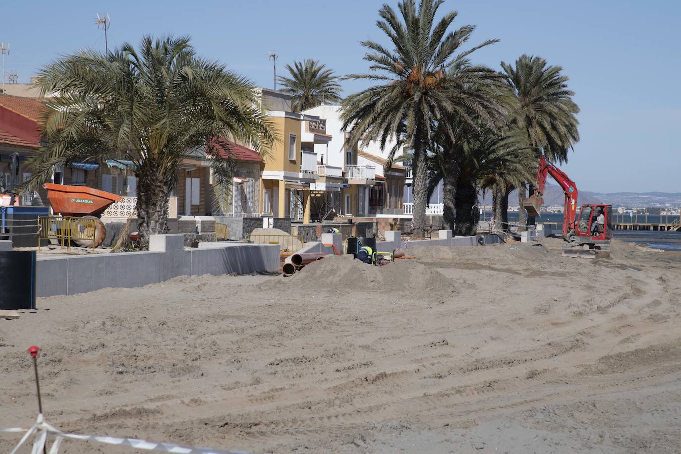 Fotos: Los Nietos resiste pese al estado del Mar Menor mientras Los Urrutias se hunde más