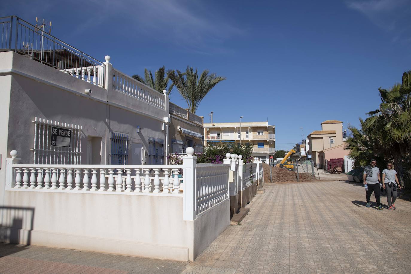 Fotos: Los Nietos resiste pese al estado del Mar Menor mientras Los Urrutias se hunde más